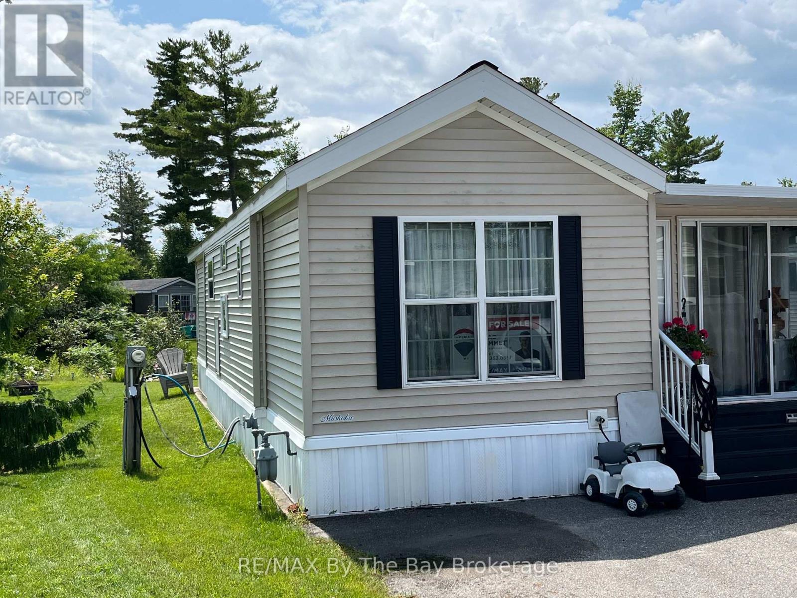 15 Kenora Trail, Wasaga Beach, Ontario  L9Z 1X7 - Photo 3 - S12066184