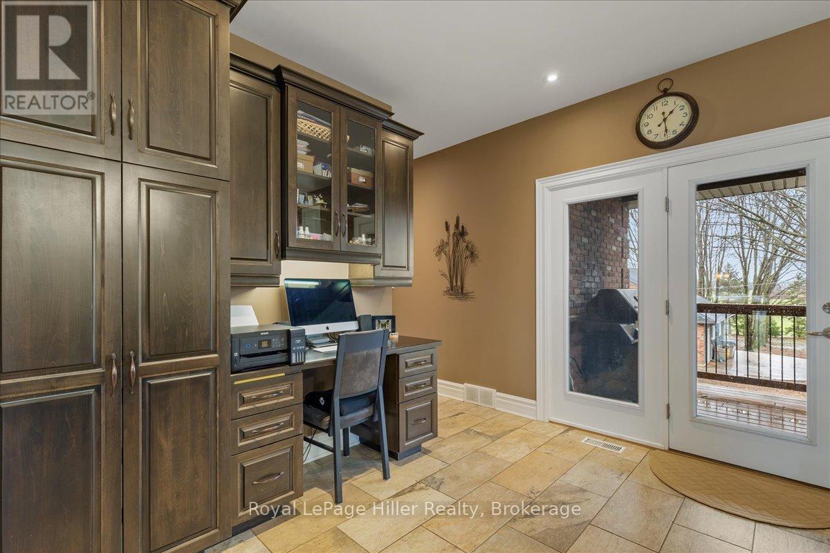 75 Thames Road E, St. Marys, Ontario  N4X 1C4 - Photo 12 - X12066196