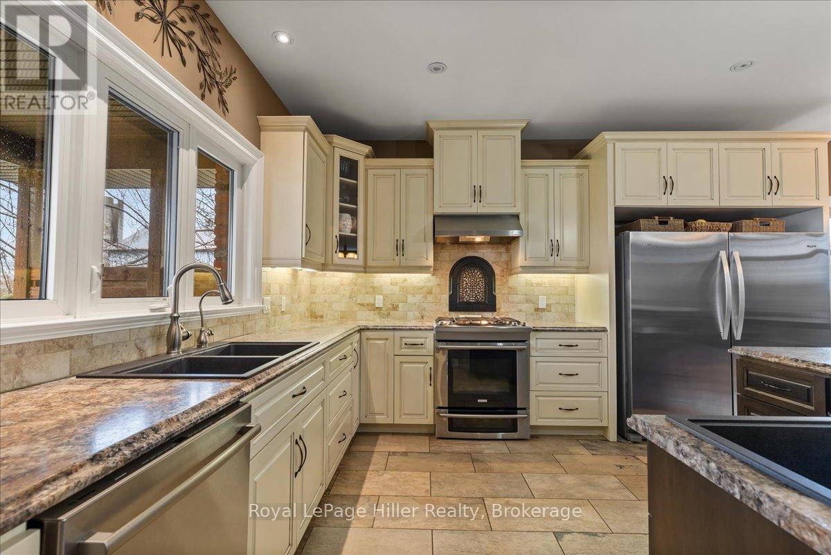 75 Thames Road E, St. Marys, Ontario  N4X 1C4 - Photo 4 - X12066196