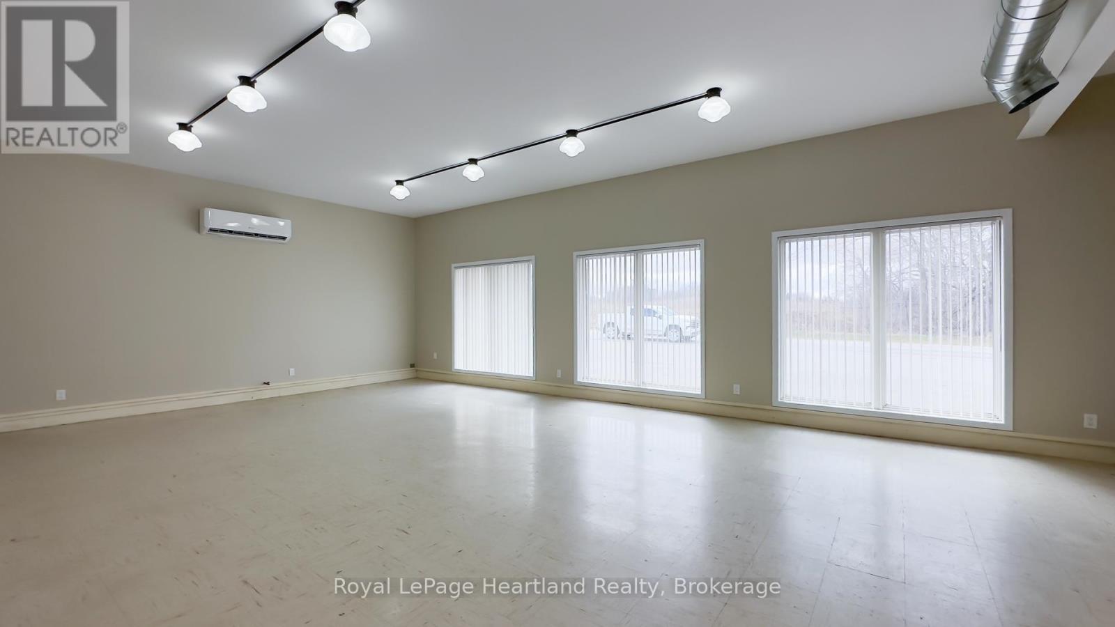 262 Bayfield Road, Central Huron, Ontario  N0M 1L0 - Photo 4 - X12066233