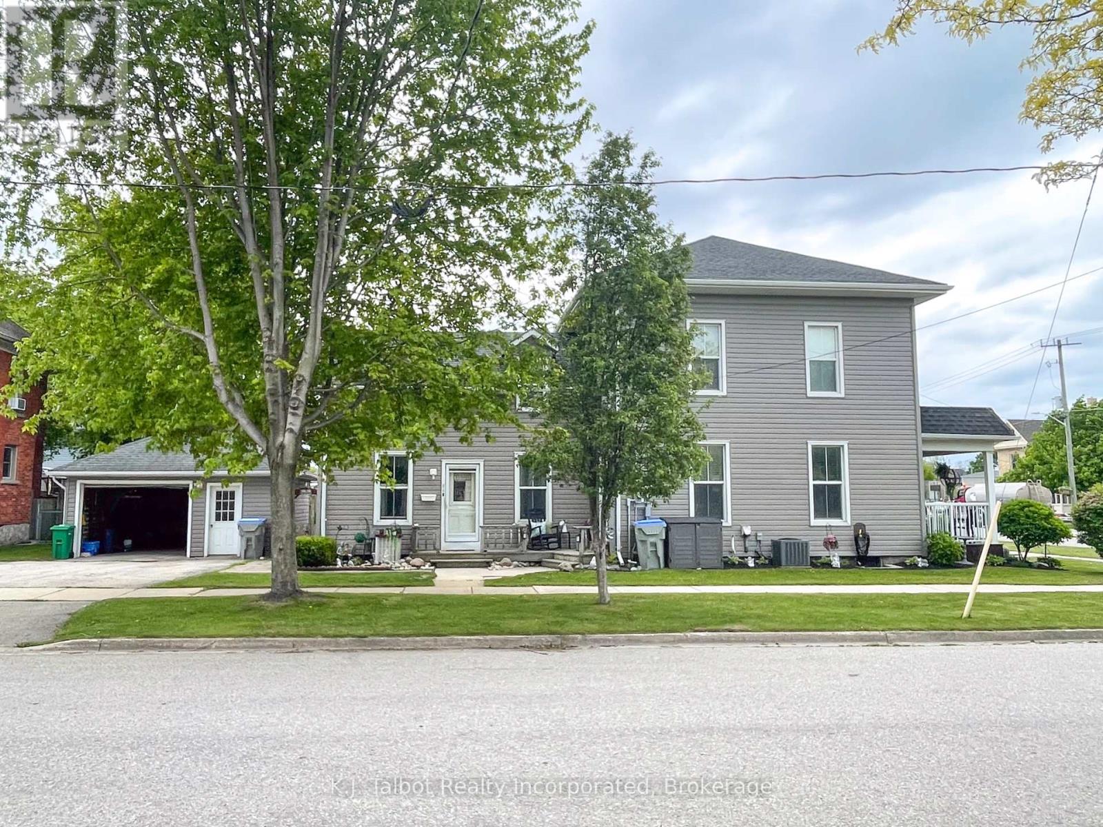 31 Victoria Street S, Goderich, Ontario  N7A 3H4 - Photo 2 - X12005296