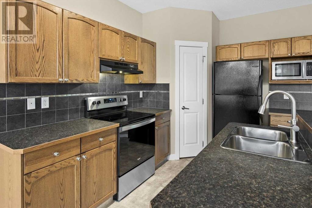 Property at 156 Rockyspring Grove NW image 4