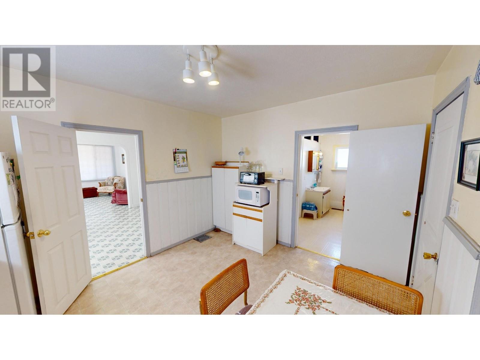 38 12th  S Avenue, Cranbrook, British Columbia  V1C 2R7 - Photo 18 - 2478824