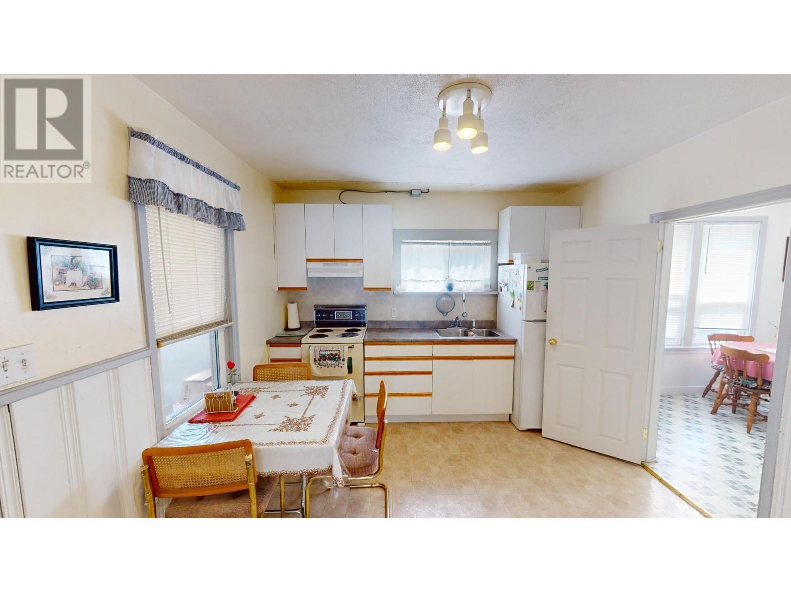 38 12th  S Avenue, Cranbrook, British Columbia  V1C 2R7 - Photo 17 - 2478824