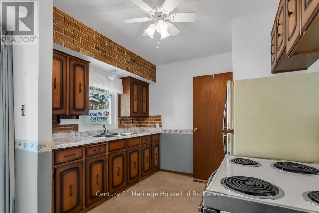 809 Anne Street, Woodstock, Ontario N4S 2E6 - Photo 7 - X12066370