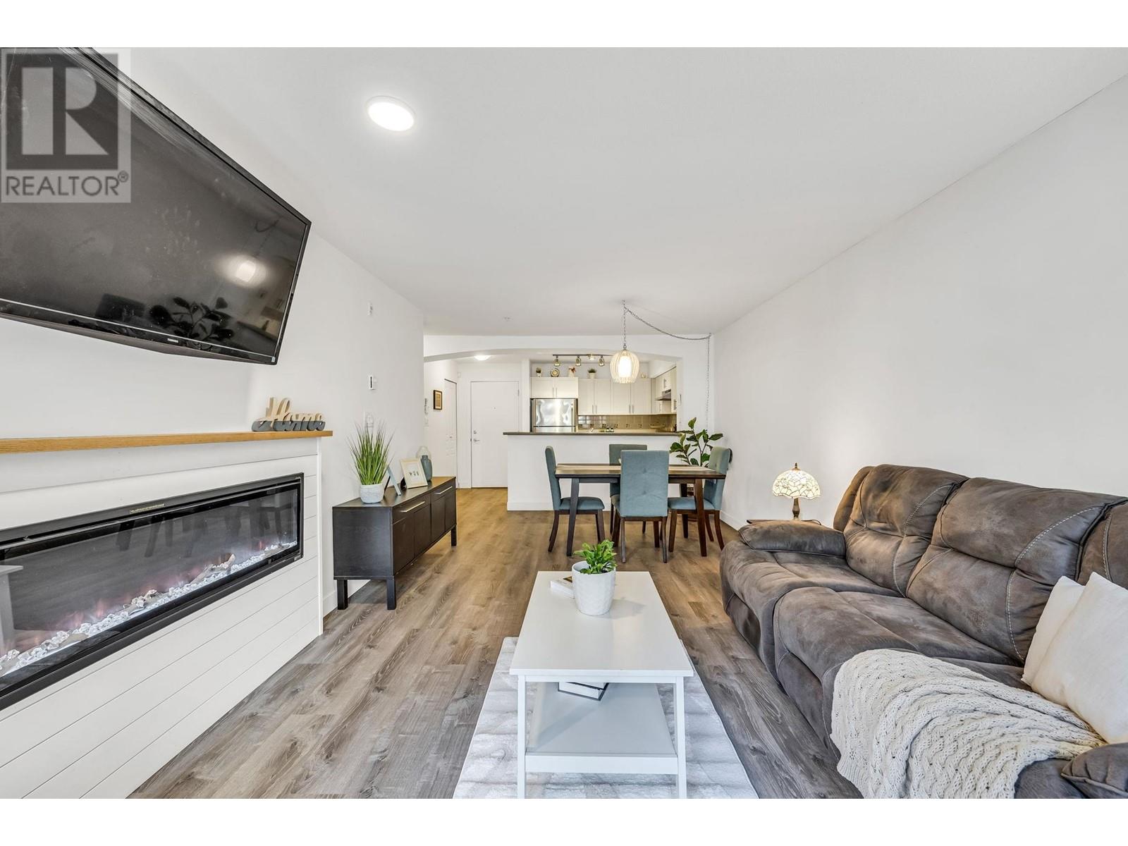 101 2958 Whisper Way, Coquitlam, British Columbia  V3E 3S7 - Photo 4 - R2986635