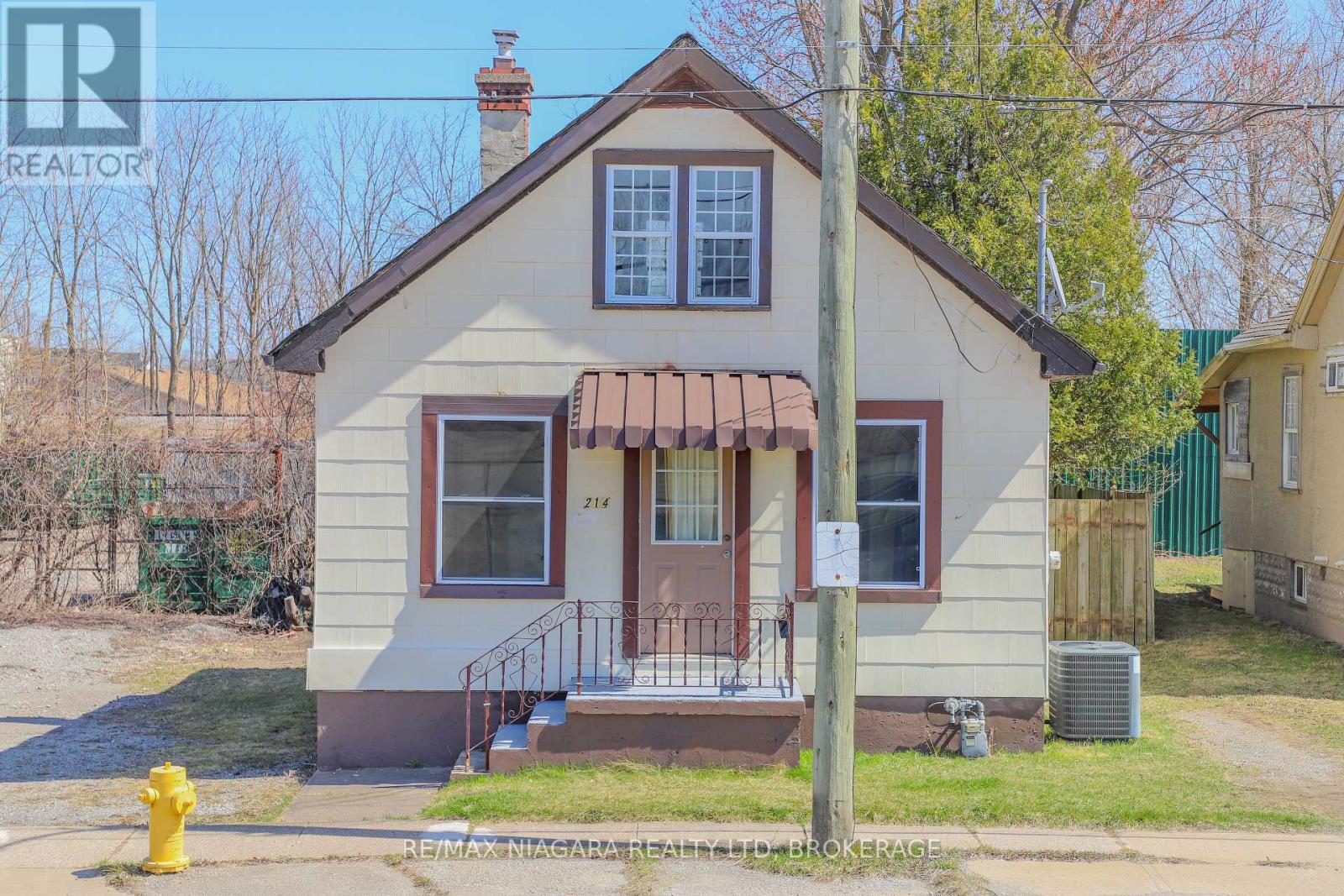 Property at 214 ALLANBURG ROAD image 1