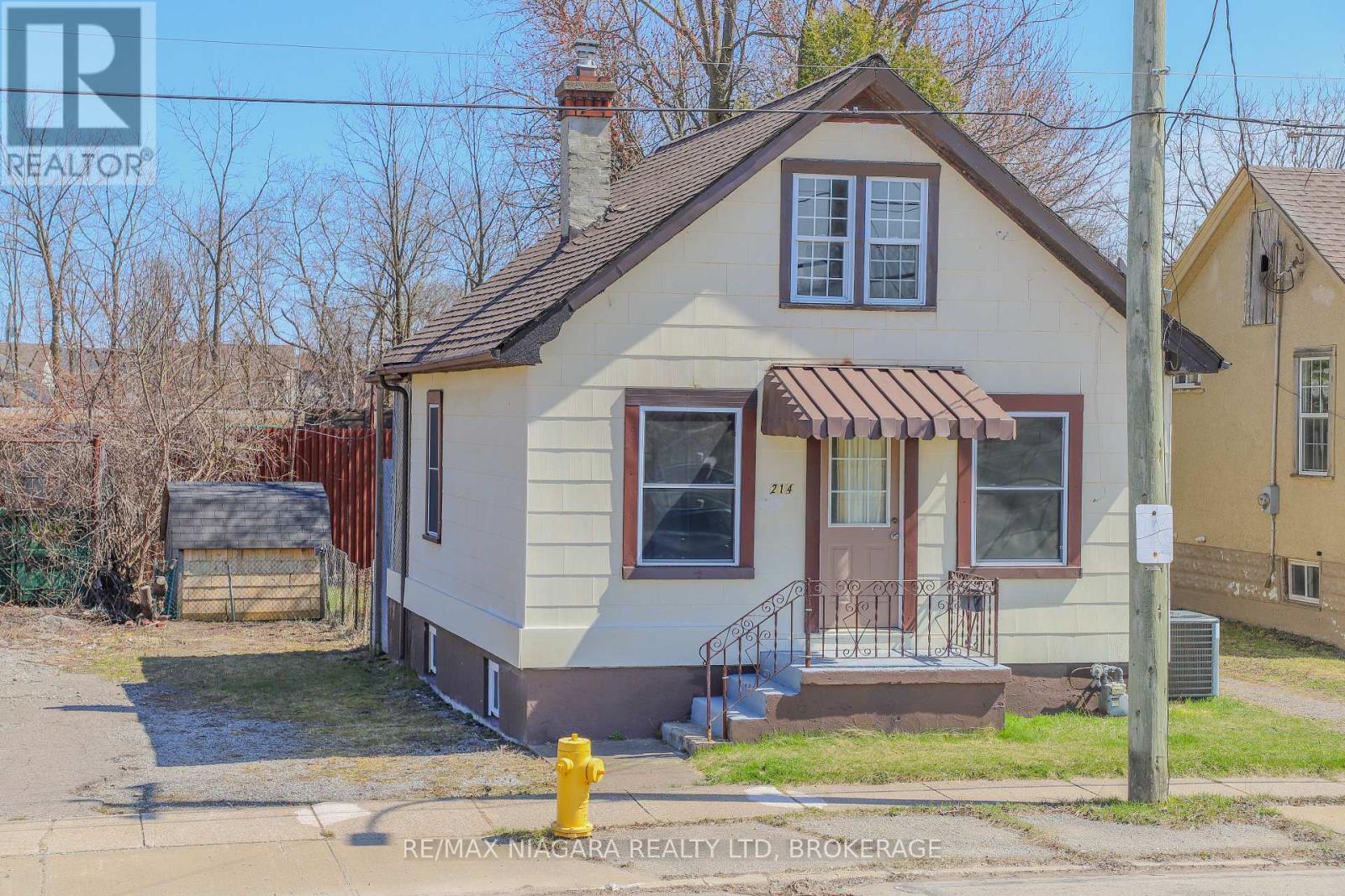 Property at 214 ALLANBURG ROAD image 3
