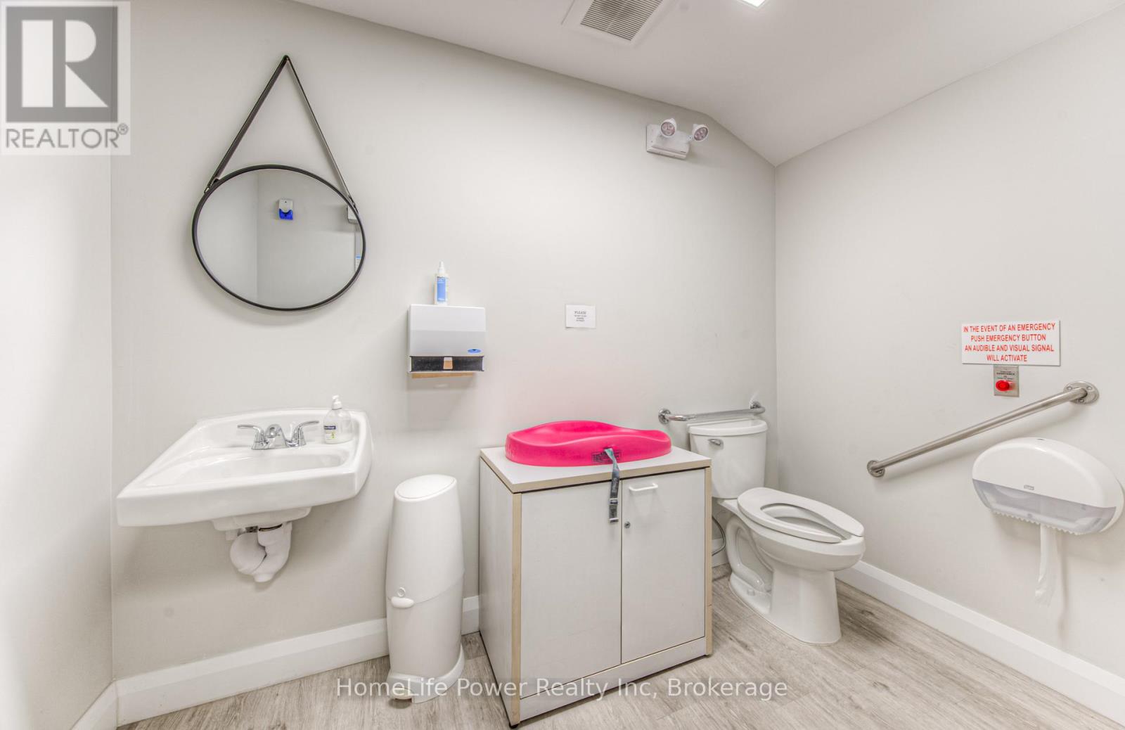 51 Benton Street, Kitchener, Ontario  N2G 3H1 - Photo 31 - X12066311
