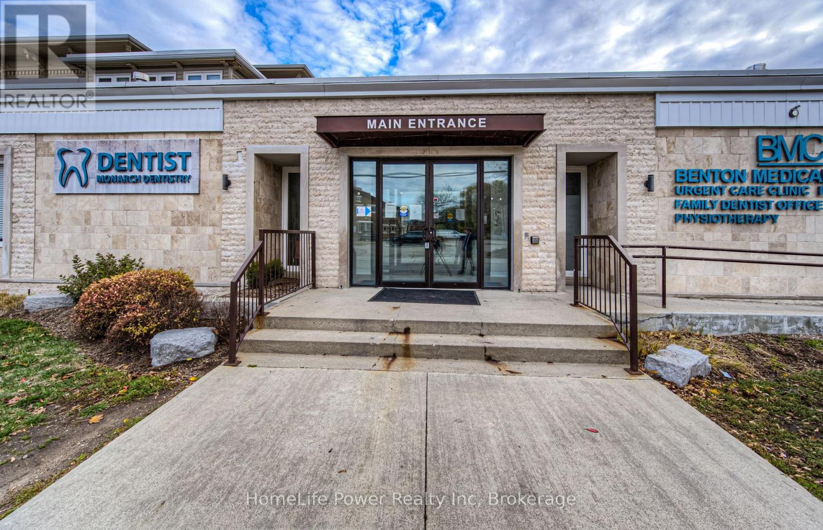 51 Benton Street, Kitchener, Ontario  N2G 3H1 - Photo 5 - X12066311