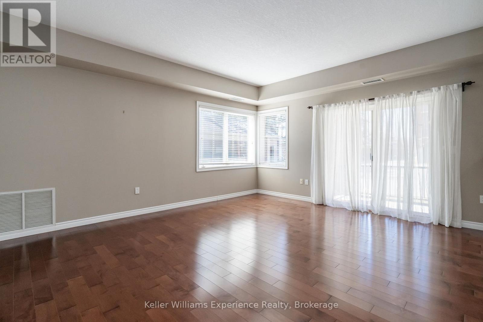 101 - 19b Yonge Street N, Springwater, Ontario  L0L 1P0 - Photo 10 - S12066360