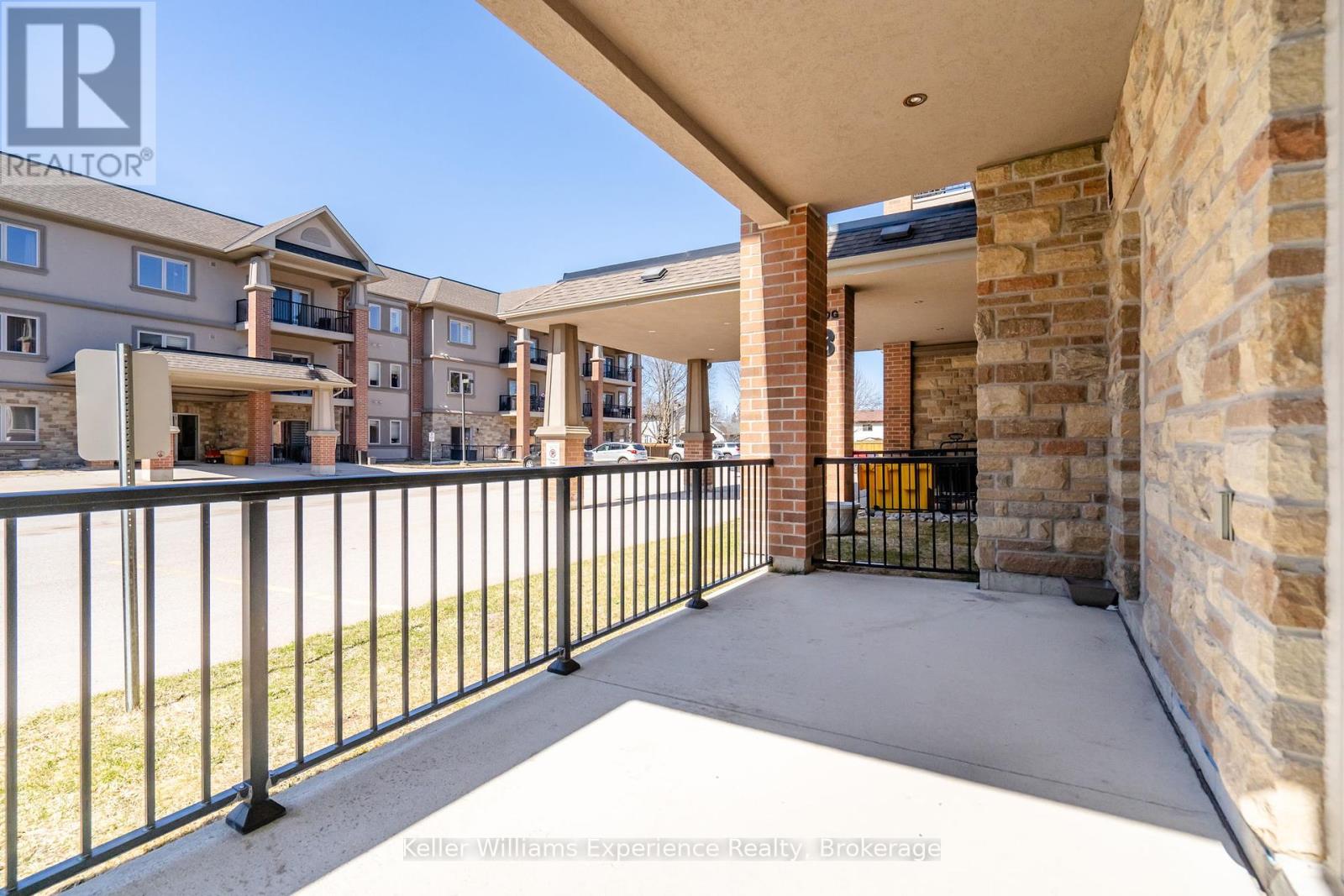 101 - 19b Yonge Street N, Springwater, Ontario  L0L 1P0 - Photo 13 - S12066360