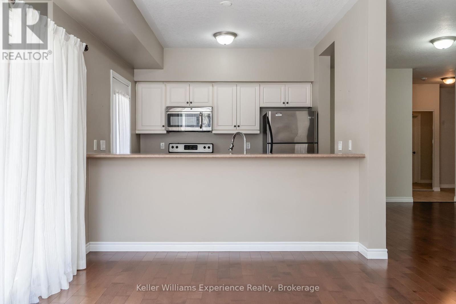101 - 19b Yonge Street N, Springwater, Ontario  L0L 1P0 - Photo 15 - S12066360