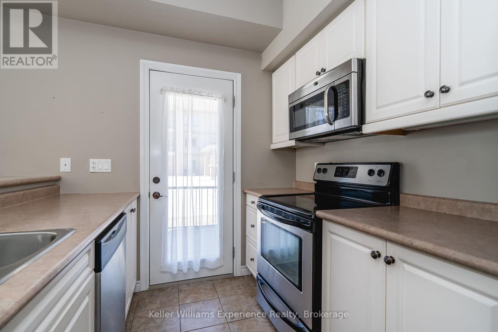 101 - 19b Yonge Street N, Springwater, Ontario  L0L 1P0 - Photo 18 - S12066360