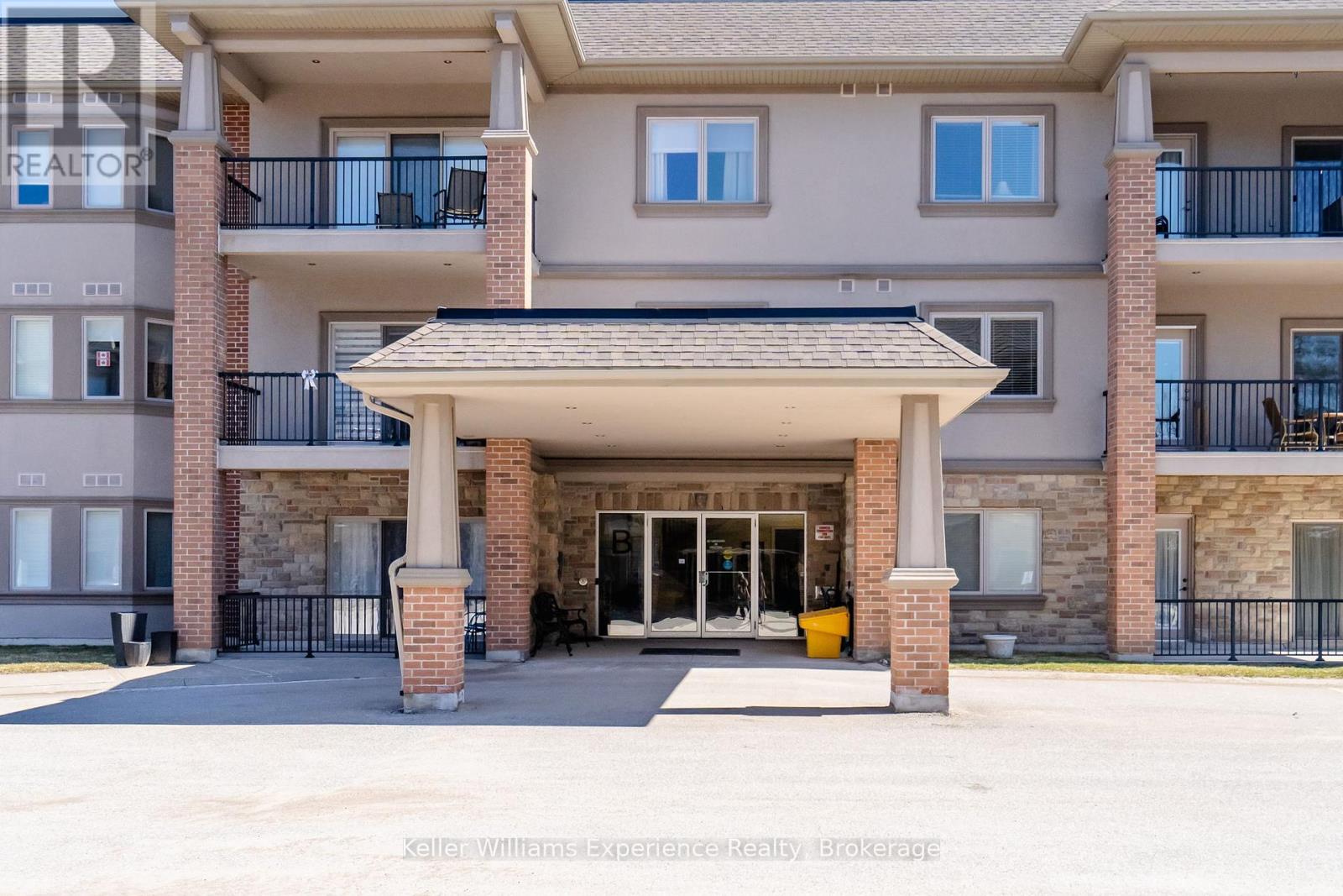 101 - 19b Yonge Street N, Springwater, Ontario  L0L 1P0 - Photo 2 - S12066360