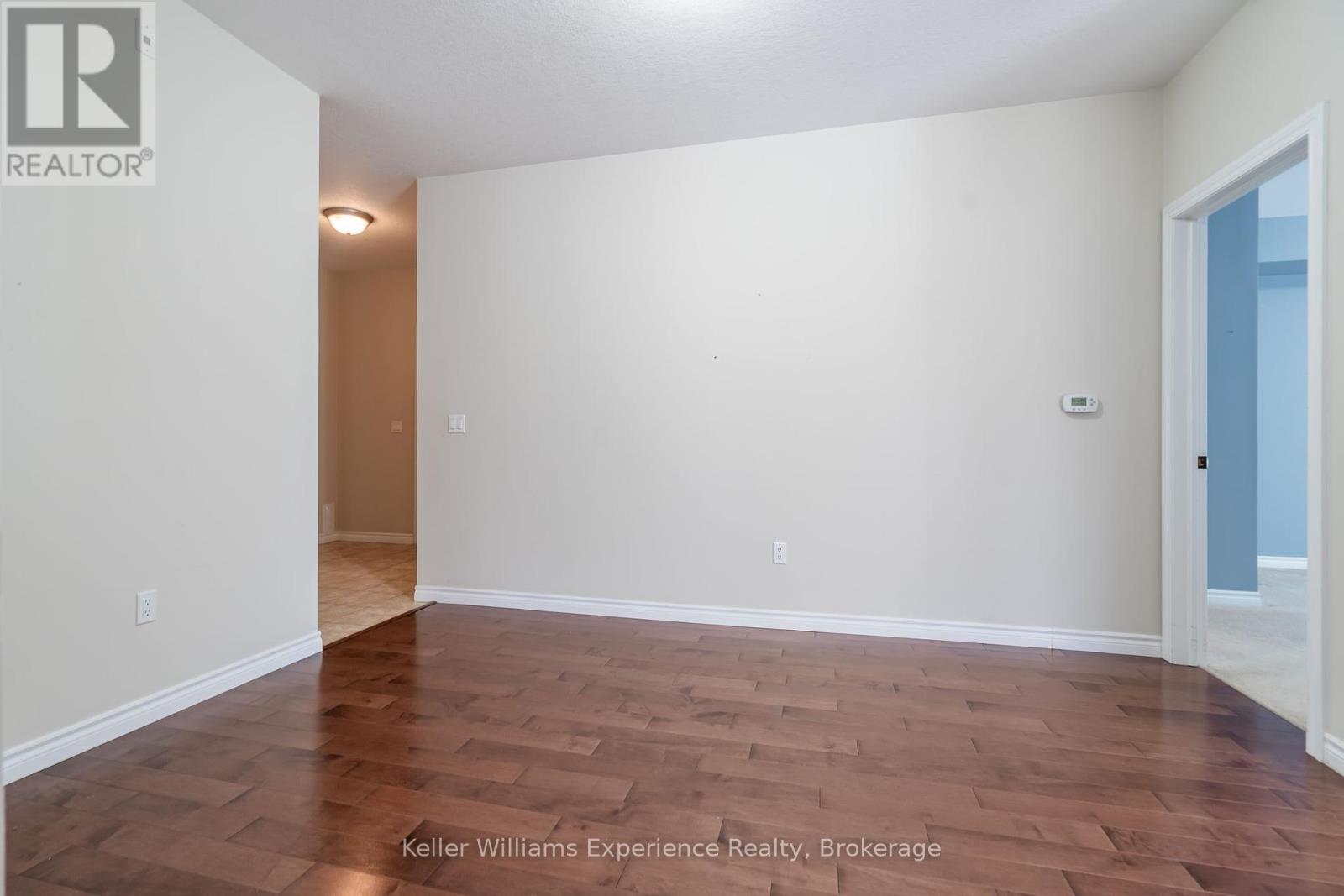 101 - 19b Yonge Street N, Springwater, Ontario  L0L 1P0 - Photo 22 - S12066360