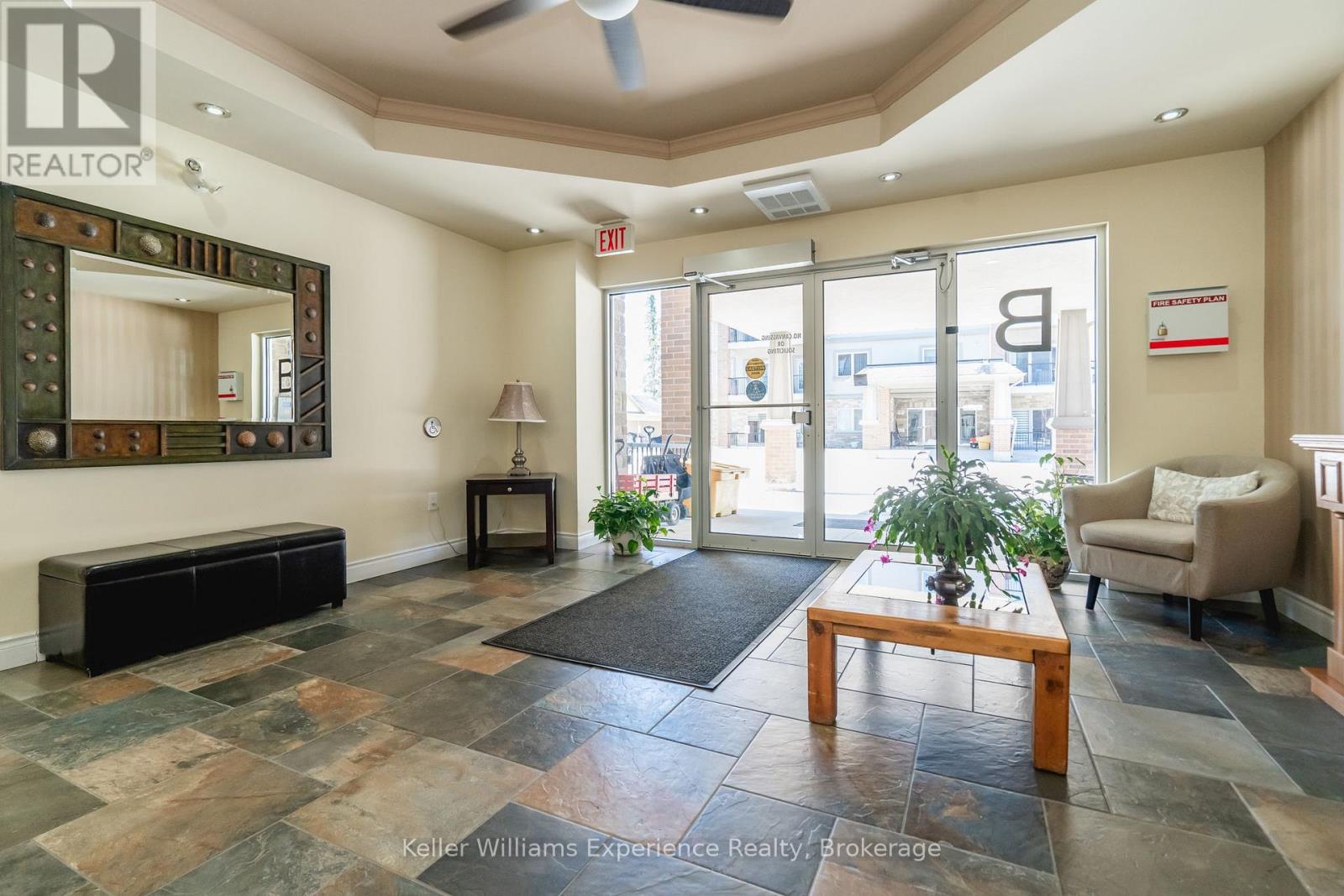 101 - 19b Yonge Street N, Springwater, Ontario  L0L 1P0 - Photo 3 - S12066360