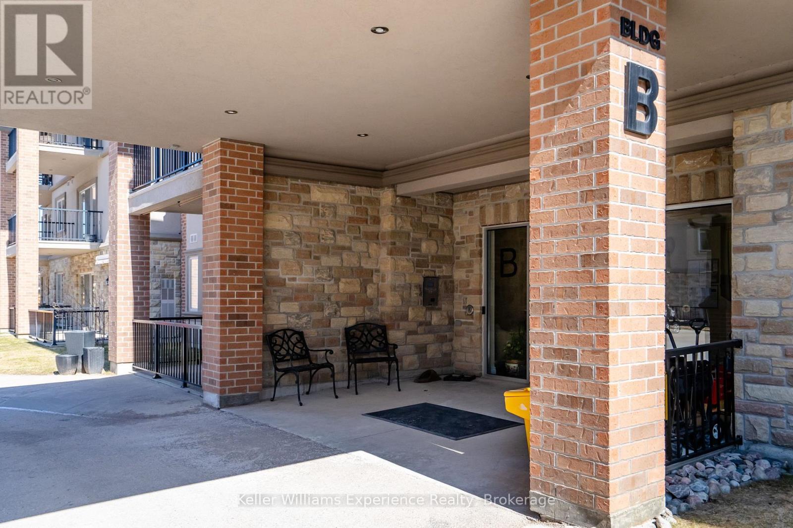101 - 19b Yonge Street N, Springwater, Ontario  L0L 1P0 - Photo 33 - S12066360