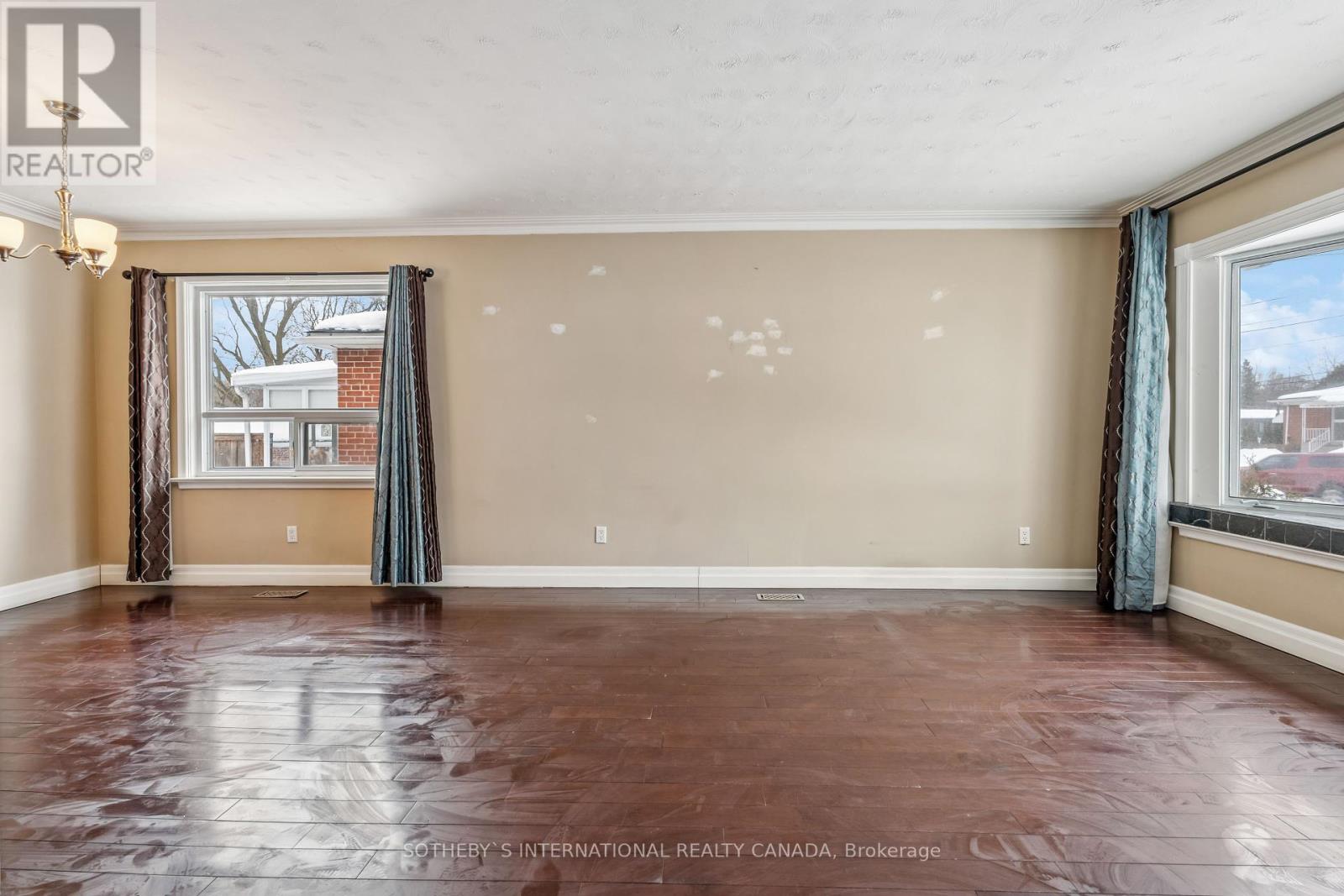 118 Queen Street, Newmarket, Ontario  L3Y 2E8 - Photo 8 - N12027096
