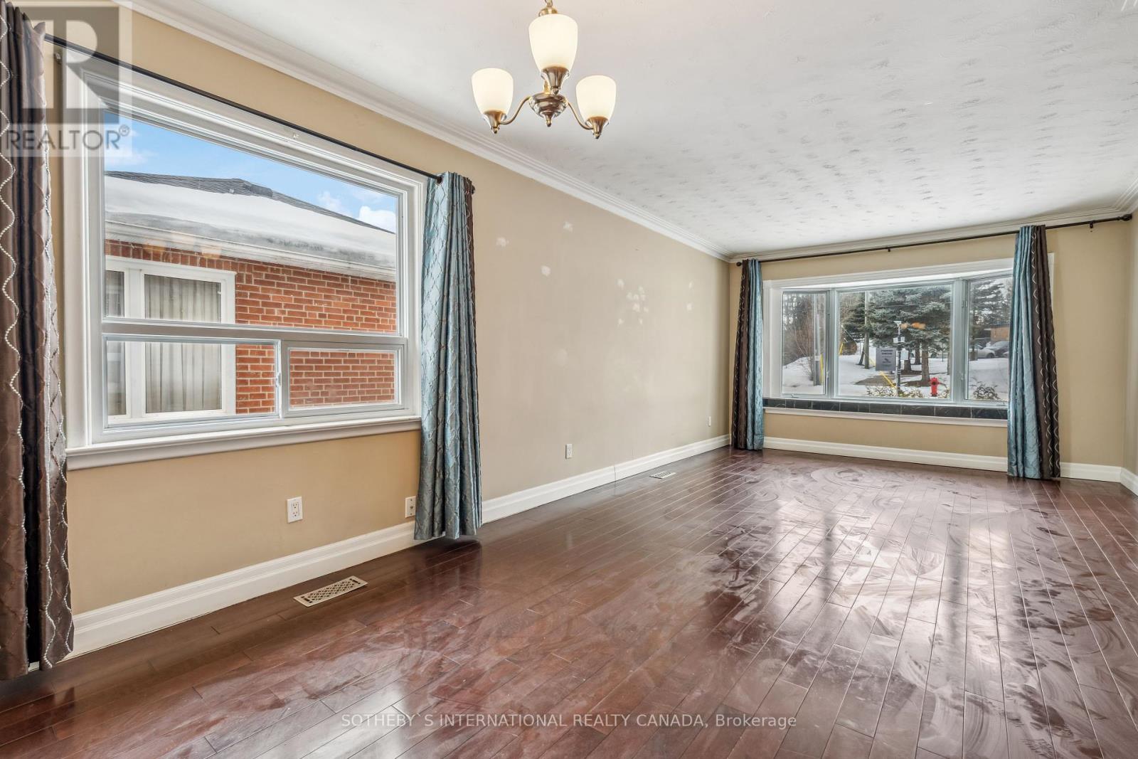 118 Queen Street, Newmarket, Ontario  L3Y 2E8 - Photo 9 - N12027096