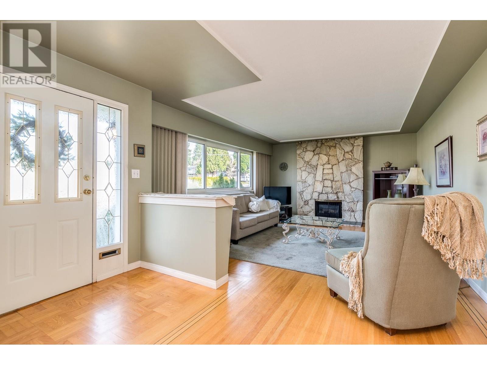 Property at 940 SPENCE AVENUE image 3