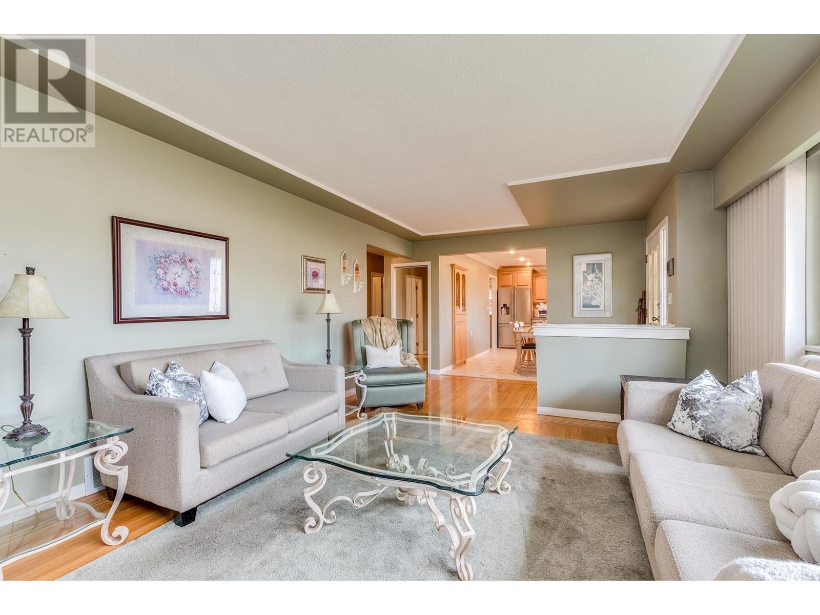 Property at 940 SPENCE AVENUE image 2