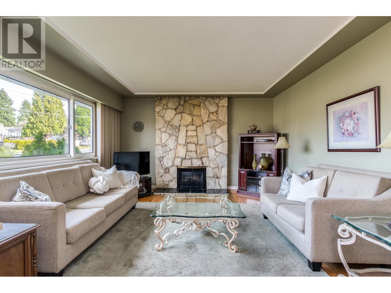 Property at 940 SPENCE AVENUE image 1