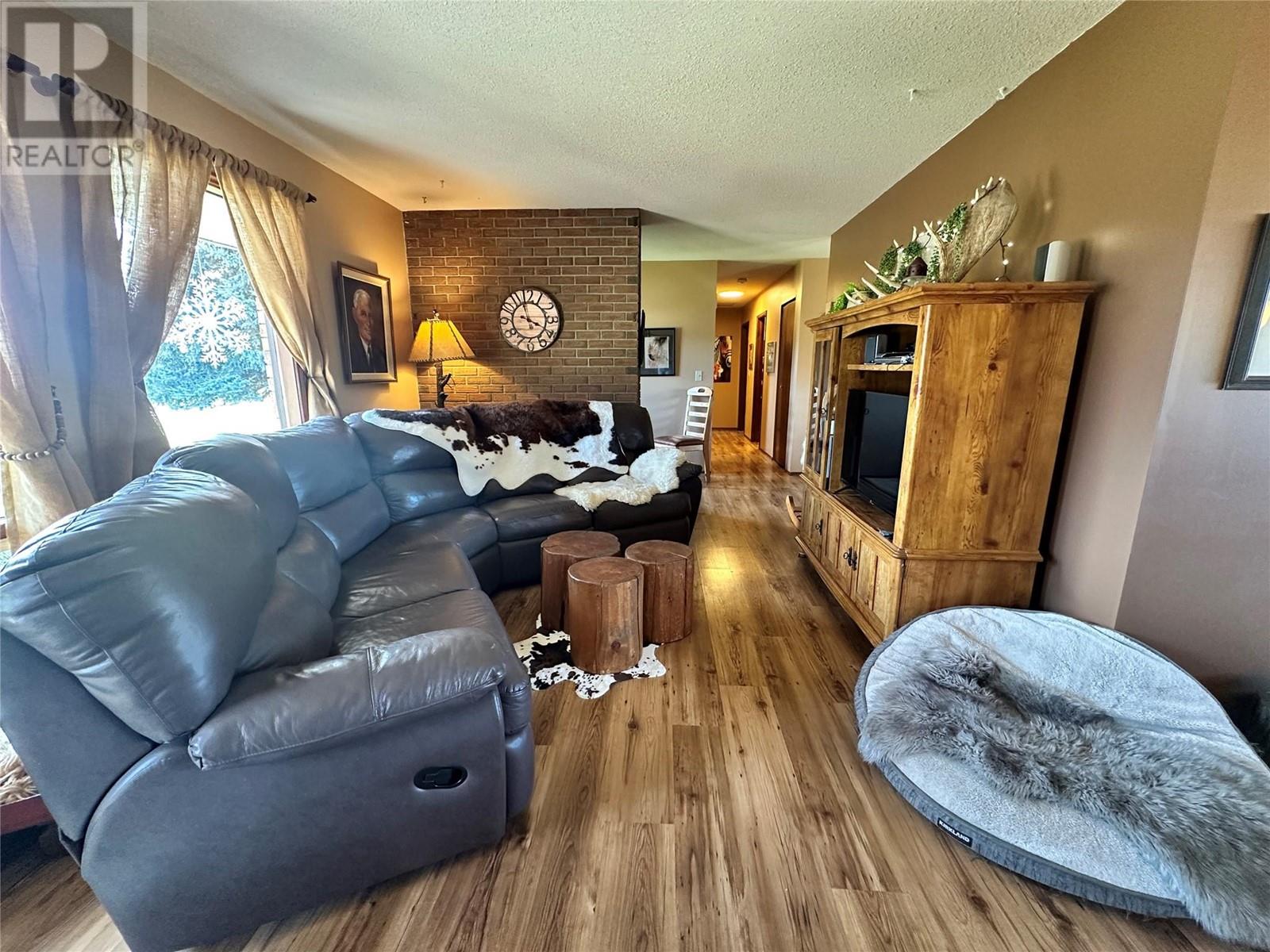 Property at 4575 Centre Road image 5