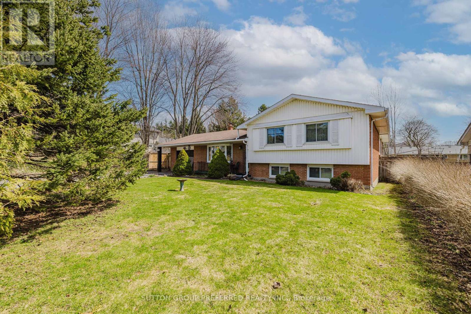 Photo 3 of 48 for 120 Fanshawe Park Road W