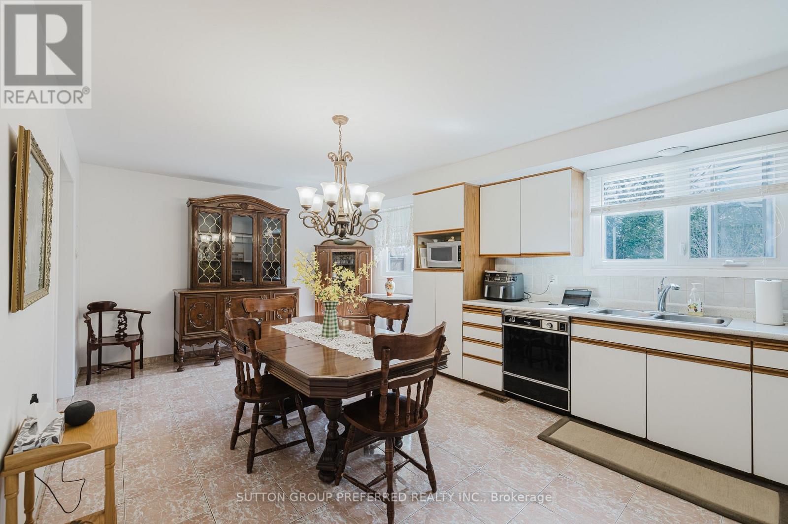 120 Fanshawe Park Road W, London, Ontario  N6G 5C4 - Photo 11 - X12065893