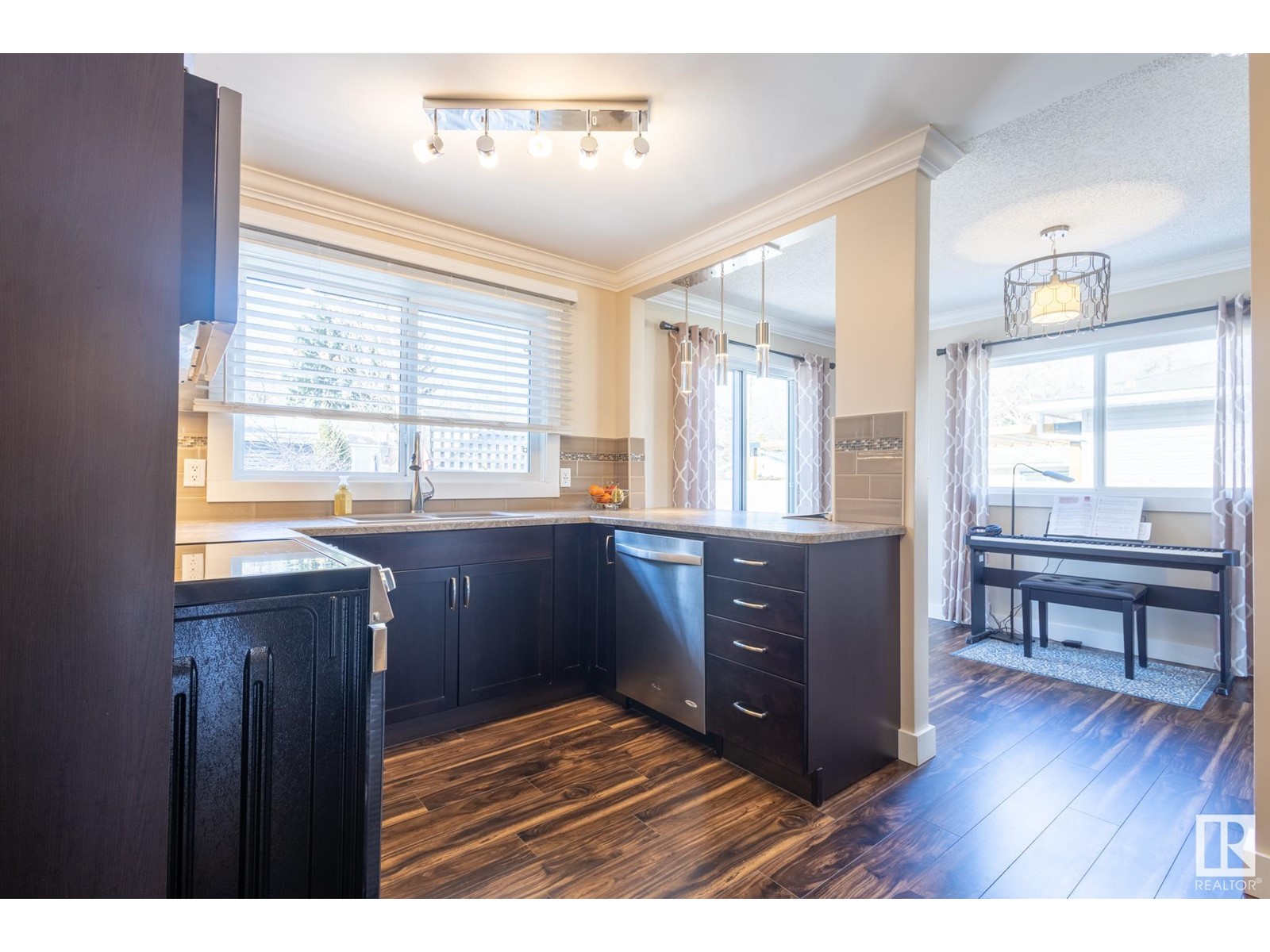 Property at 47 SALISBURY AV image 3