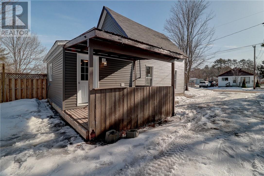 419 Aberdeen Street, Massey, Ontario  P0P 1P0 - Photo 4 - 2121552