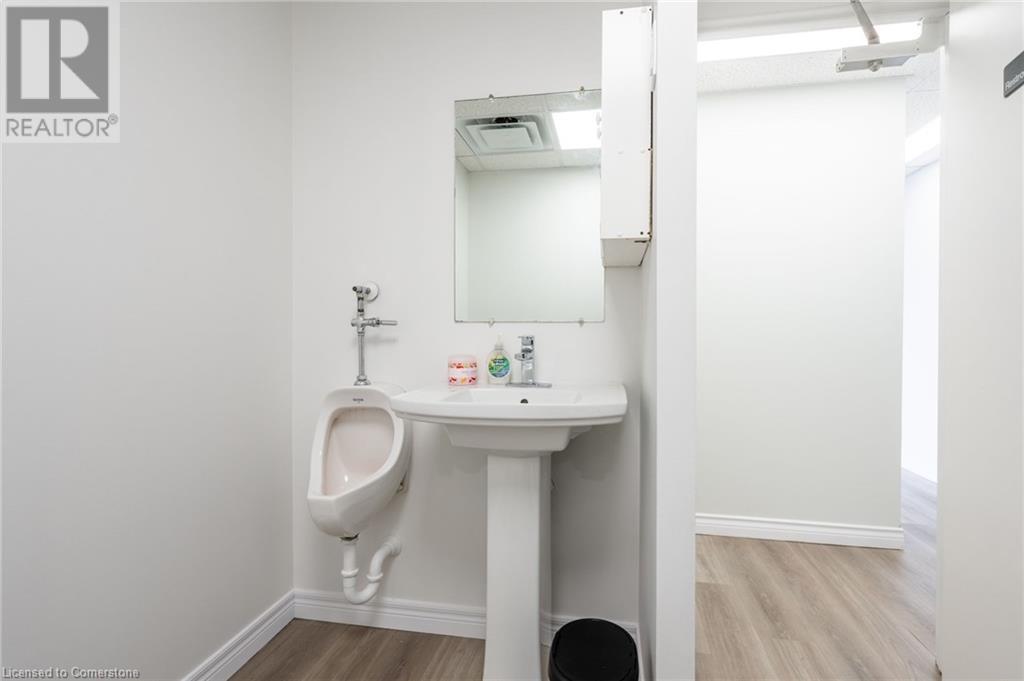 237 Parkdale Avenue N Unit# 2nd Floor, Hamilton, Ontario  L8H 5X4 - Photo 21 - 40714347