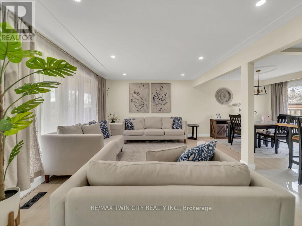 Property at 75 BETTLEY CRESCENT image 5