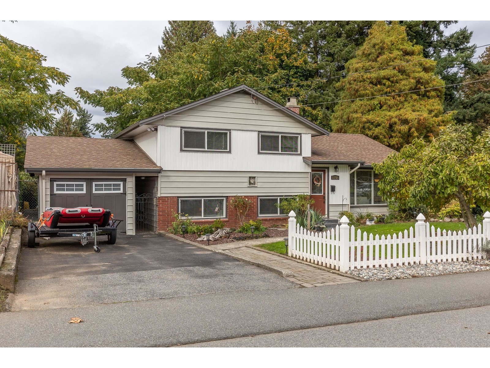 33715 Mayfair Avenue, Abbotsford, British Columbia  V2S 1P7 - Photo 1 - R2985705