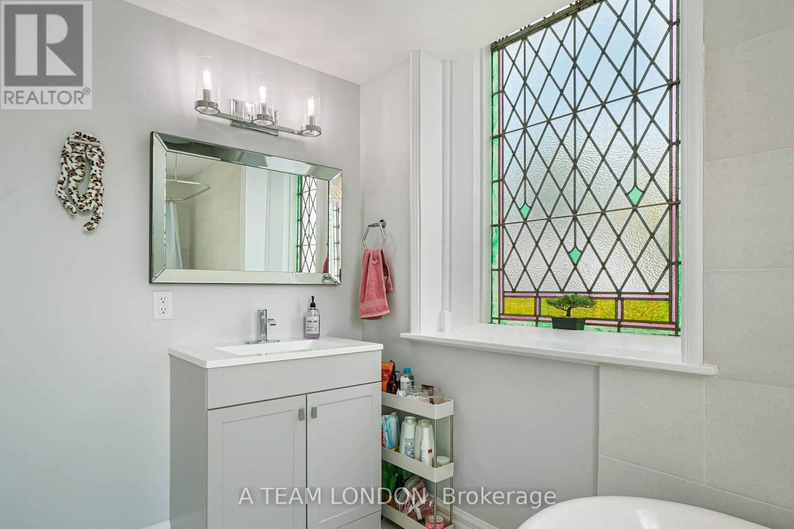 10096 Iona Road, Southwold, Ontario  N0L 1P0 - Photo 15 - X12066482
