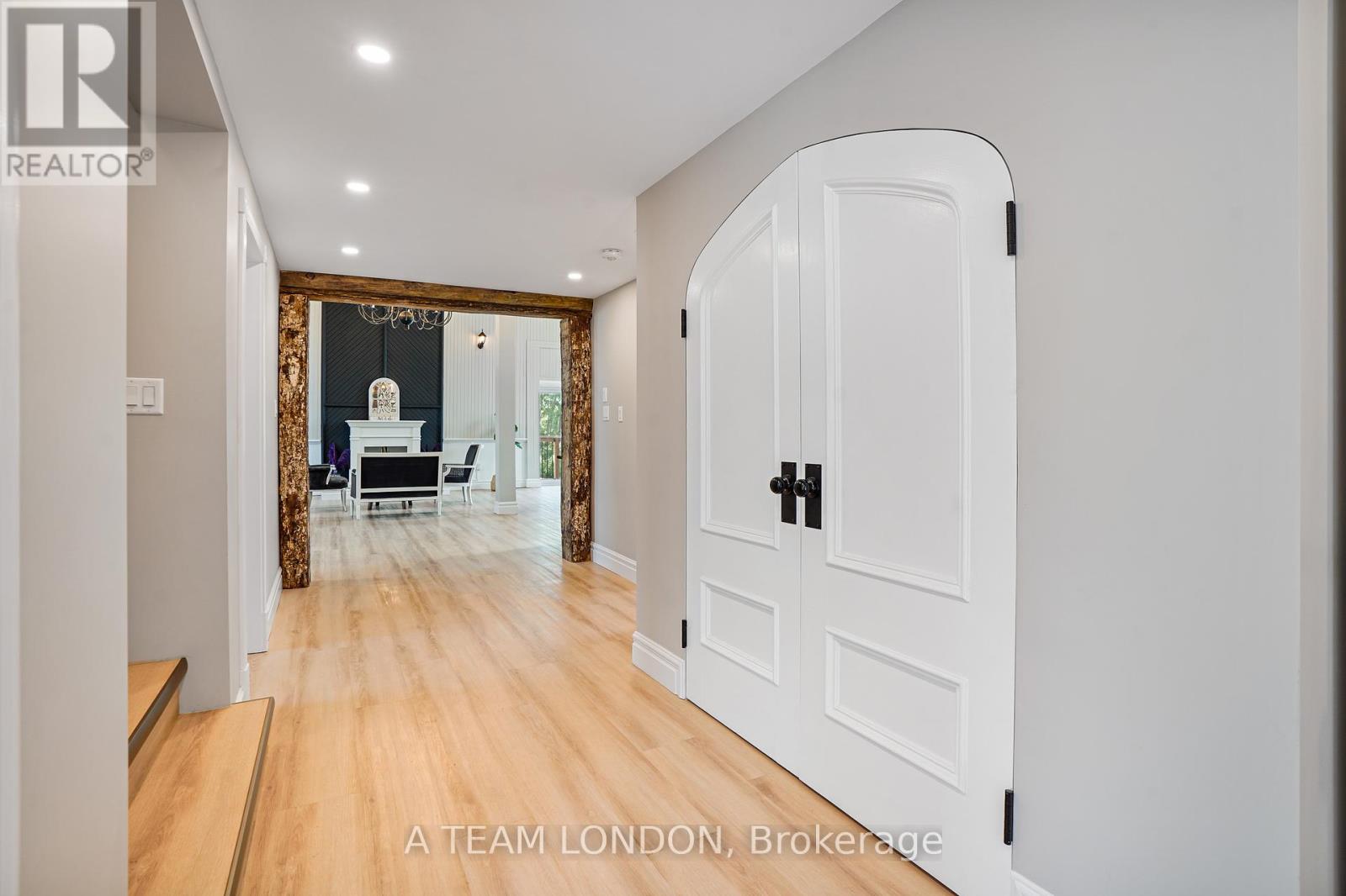 10096 Iona Road, Southwold, Ontario  N0L 1P0 - Photo 4 - X12066482