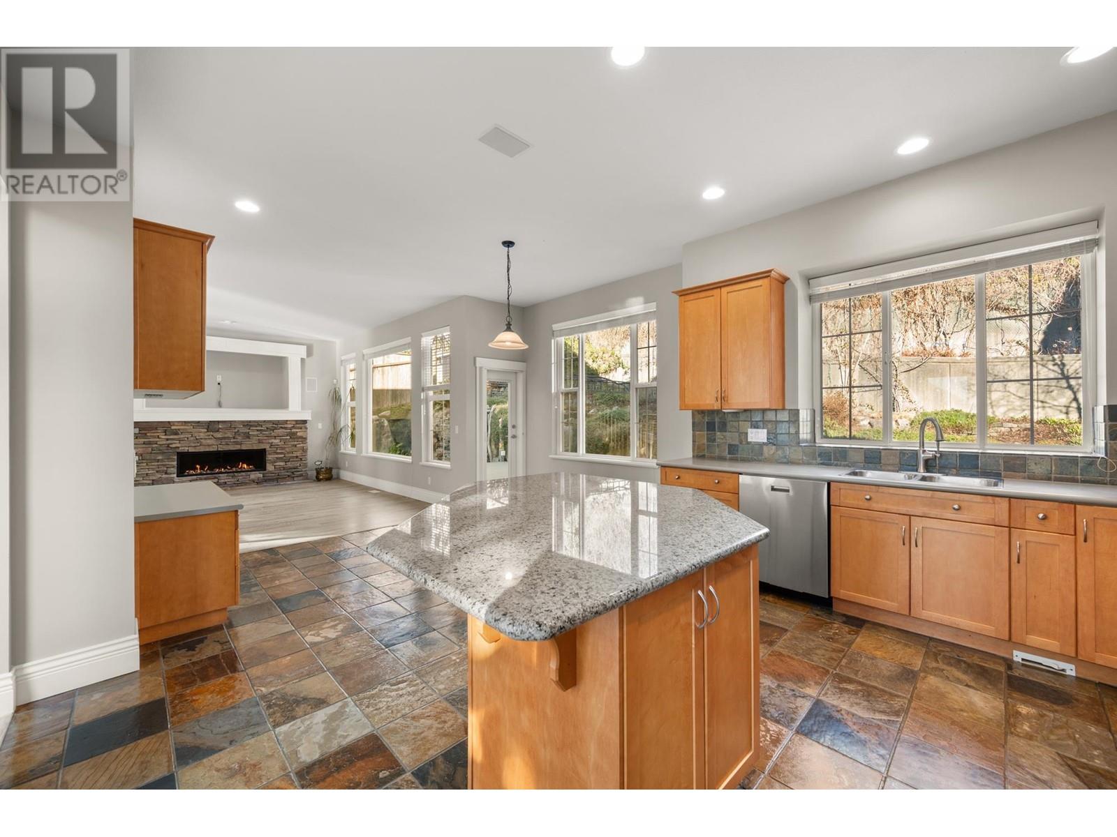 14 Birchwood Crescent, Port Moody, British Columbia  V3H 5H7 - Photo 7 - R2962746