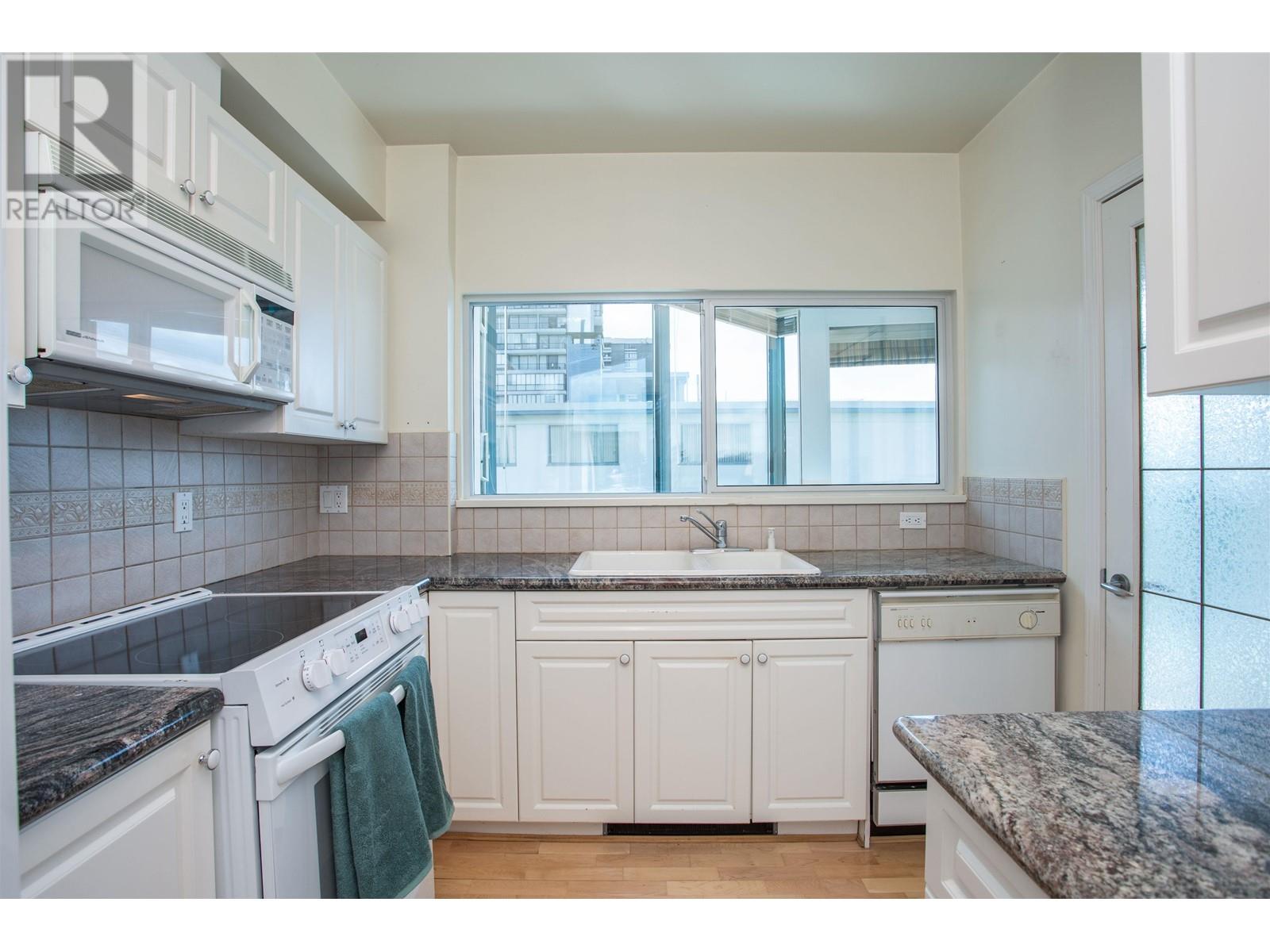 408 1689 Duchess Avenue, West Vancouver, British Columbia  V7N 1P7 - Photo 13 - R2986649
