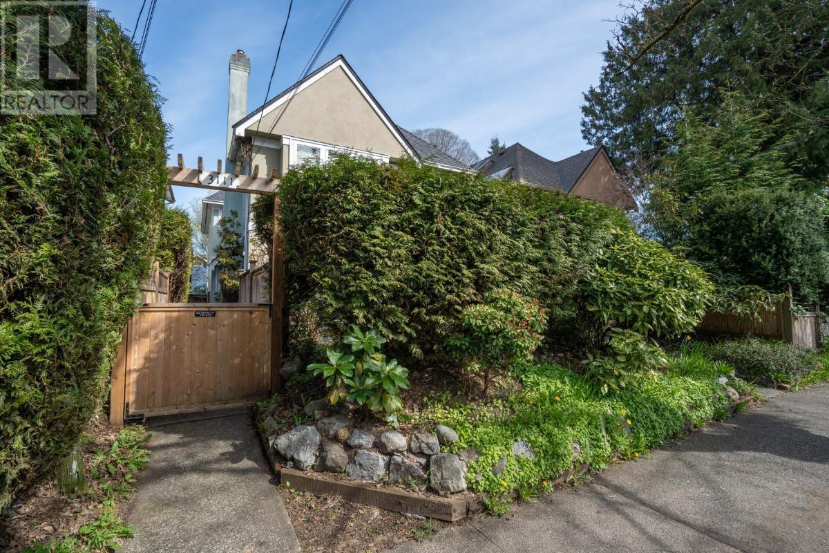 3111 W 6th Avenue, Vancouver, British Columbia  V6K 1X5 - Photo 2 - R2986651