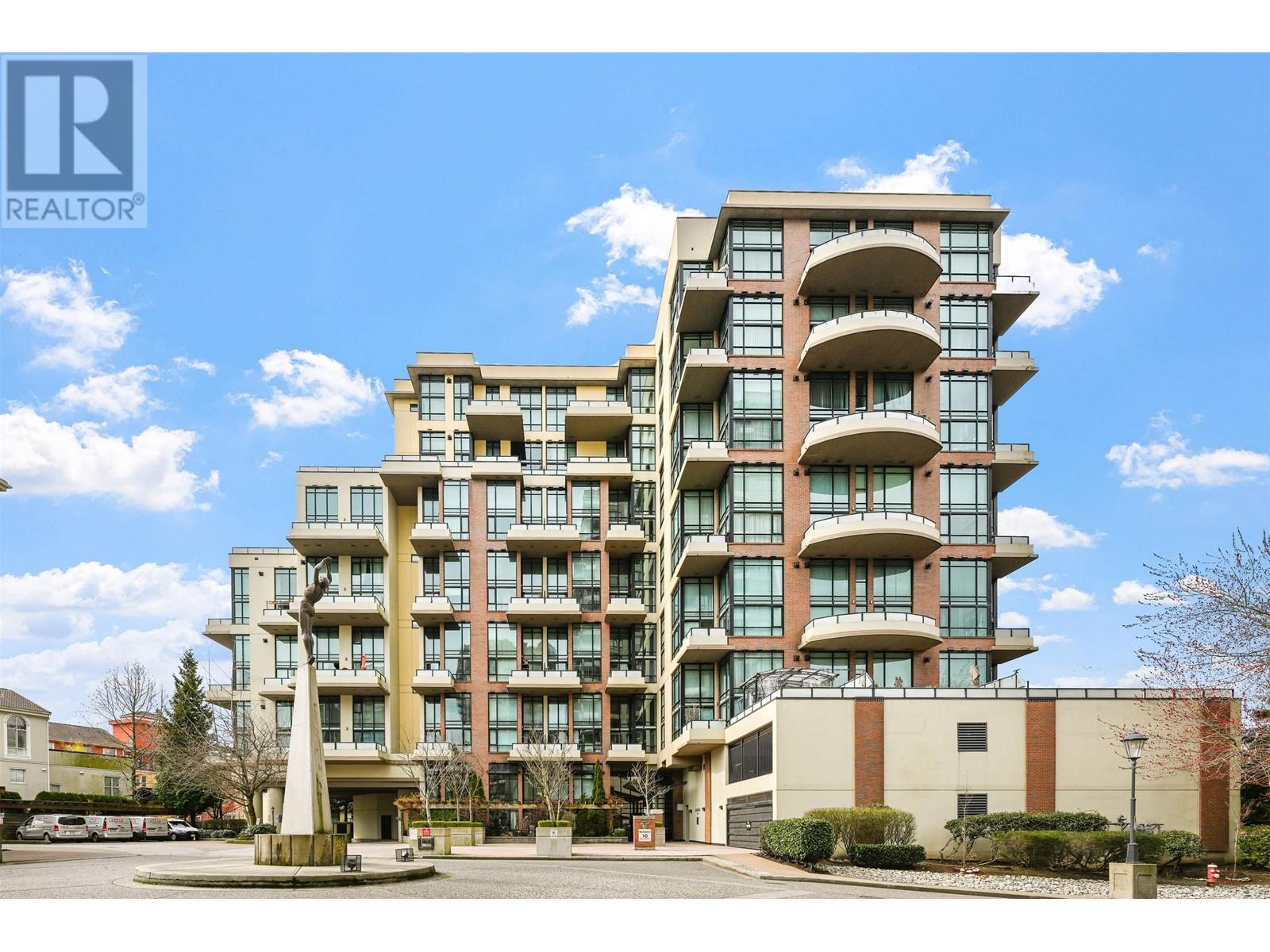 207 10 RENAISSANCE SQUARE, new westminster, British Columbia