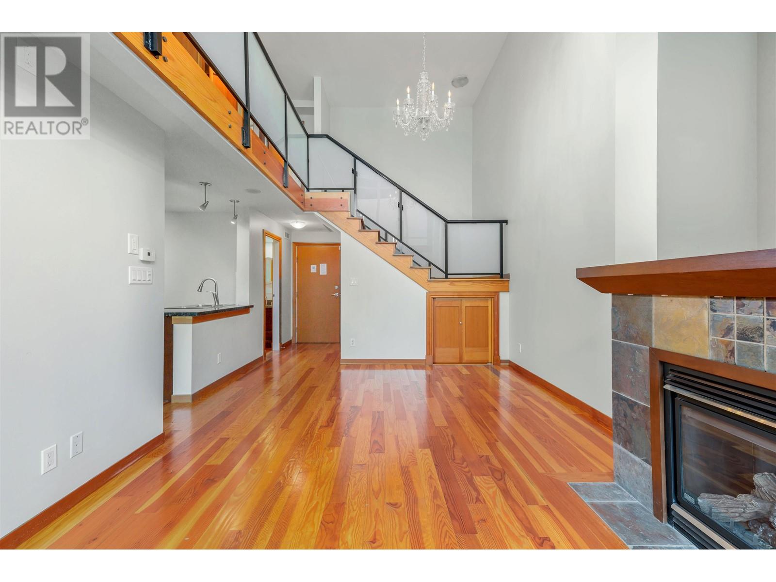 207 10 Renaissance Square, New Westminster, British Columbia  V3M 7B1 - Photo 10 - R2986665