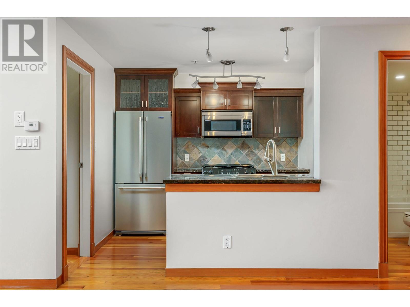 207 10 Renaissance Square, New Westminster, British Columbia  V3M 7B1 - Photo 13 - R2986665