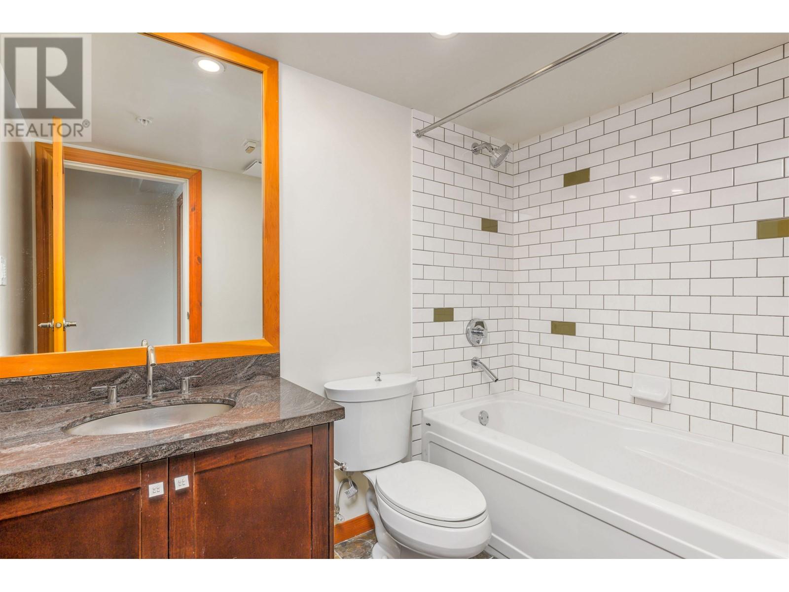 207 10 Renaissance Square, New Westminster, British Columbia  V3M 7B1 - Photo 28 - R2986665