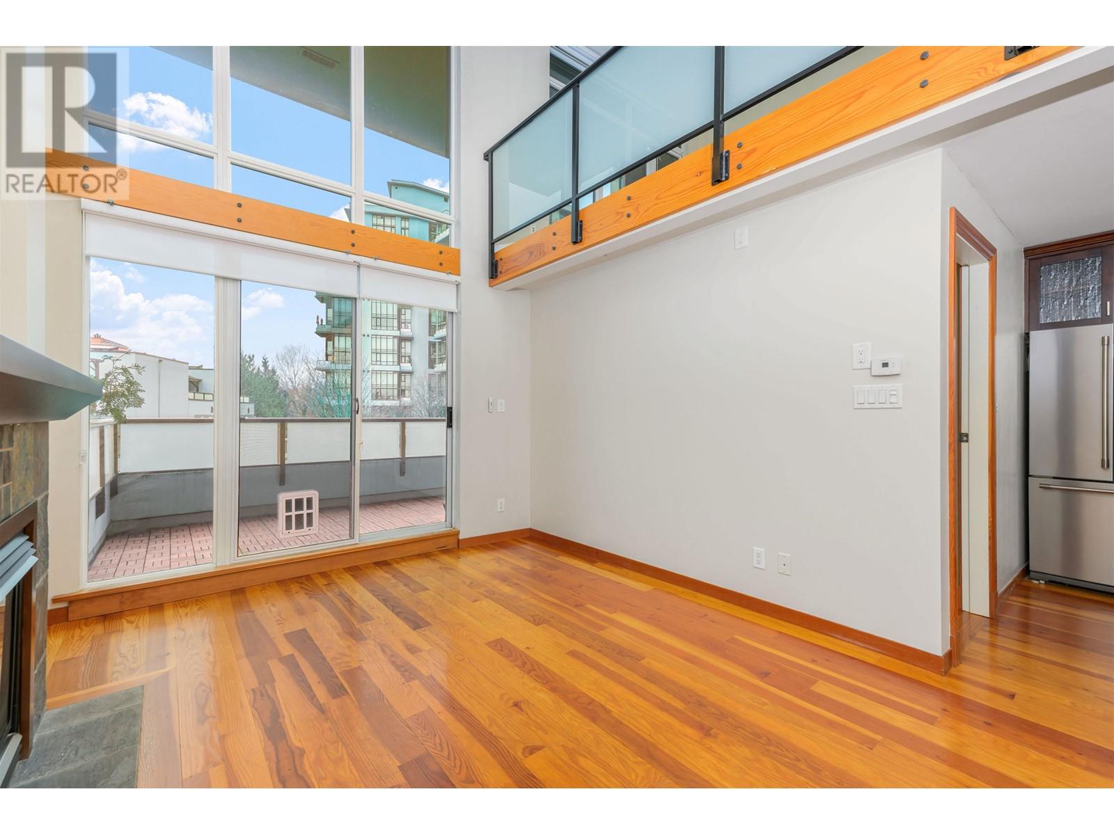 207 10 Renaissance Square, New Westminster, British Columbia  V3M 7B1 - Photo 5 - R2986665