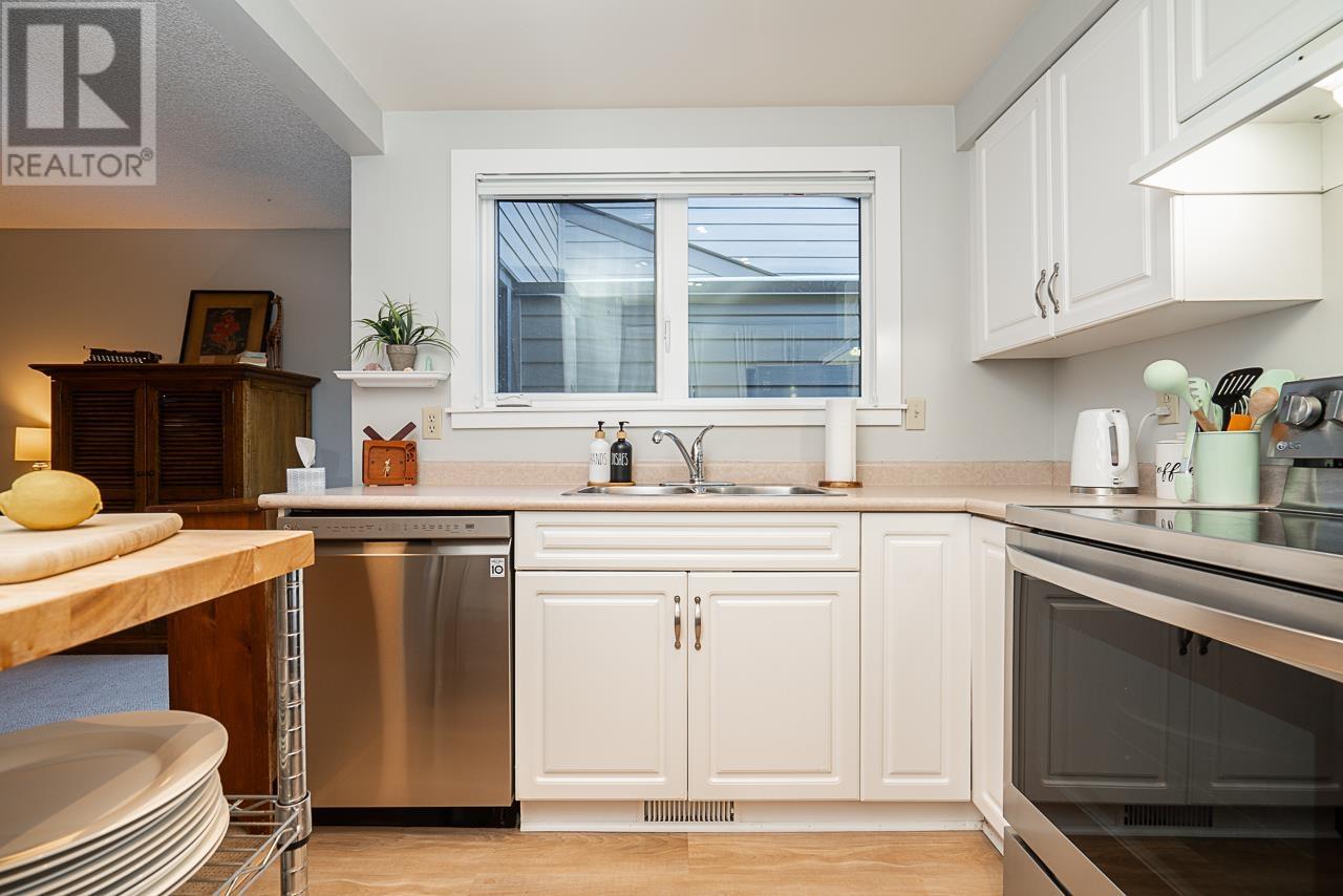 1041 Heritage Boulevard, North Vancouver, British Columbia  V7J 3G7 - Photo 13 - R2984304