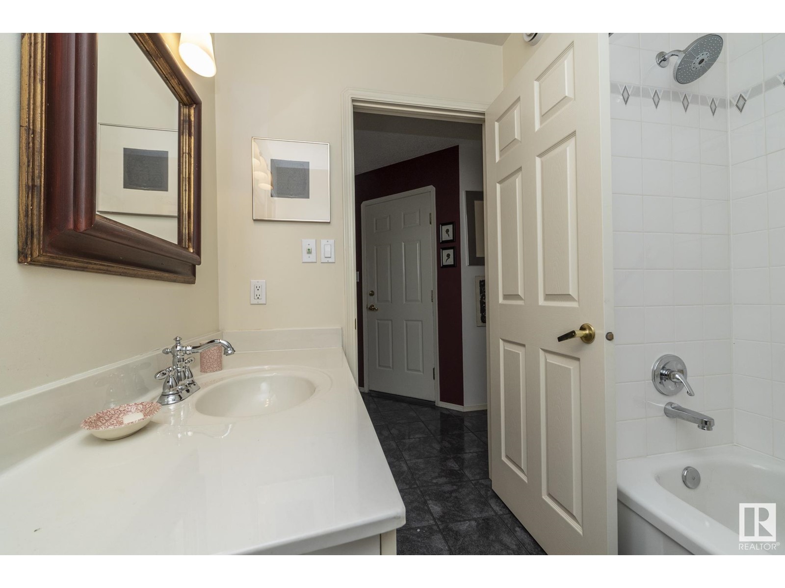 Property at 10004 97 AV NW image 2