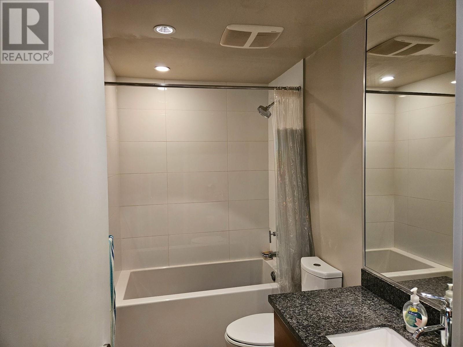 601 3008 Glen Drive, Coquitlam, British Columbia  V3B 0J5 - Photo 4 - R2983041