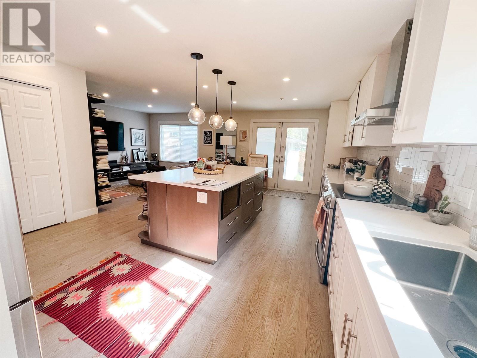 1229 E 11th Avenue, Vancouver, British Columbia  V5T 2G4 - Photo 2 - R2986617