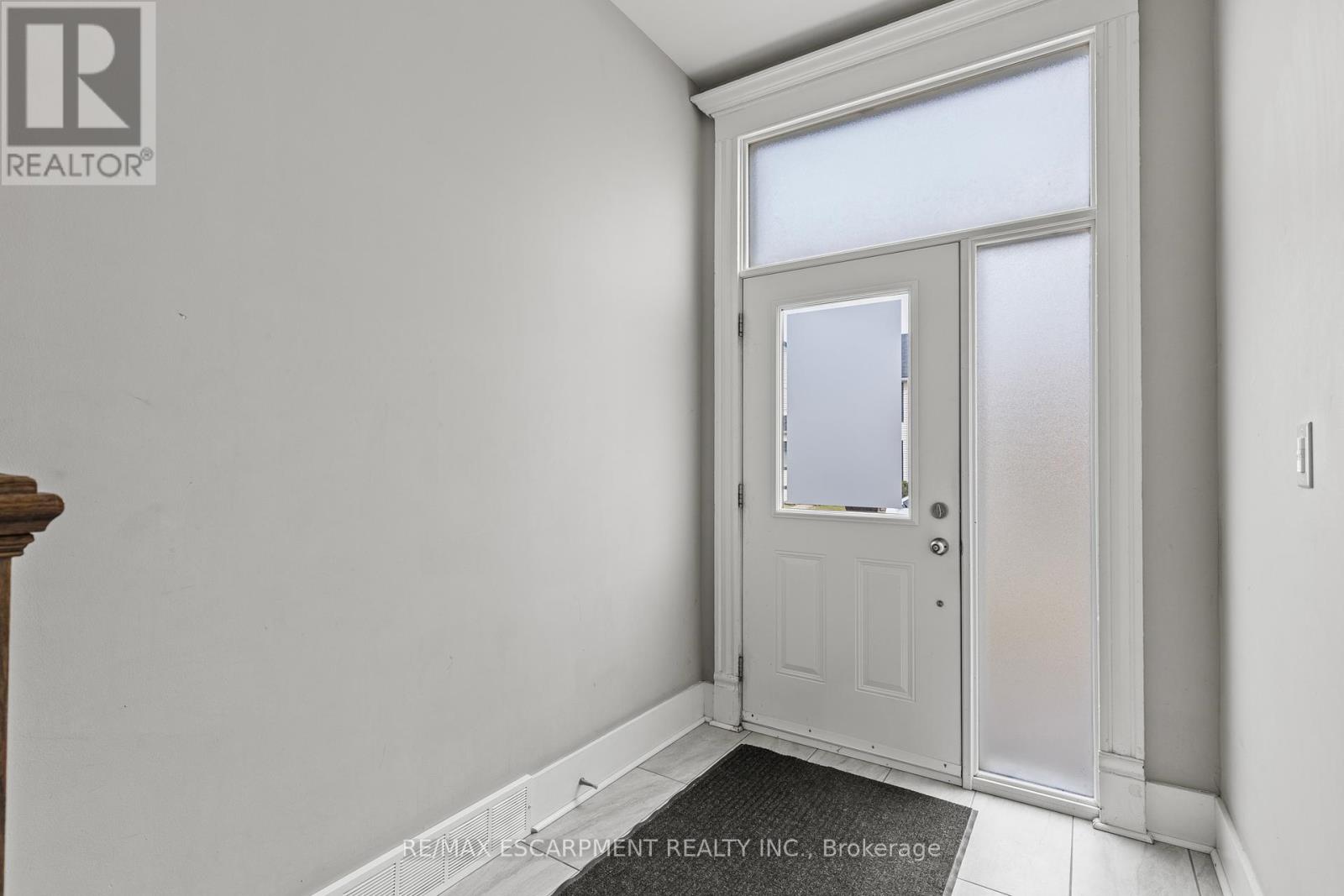 Property at 181 WEST AVENUE N image 5